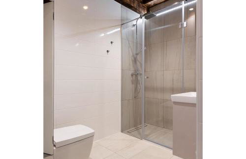 Nowoczesny dom nad jeziorem Zarybinek-Mazury Rybno, z własnym dostępem do linii brzegowej oraz łódką - Foto 38