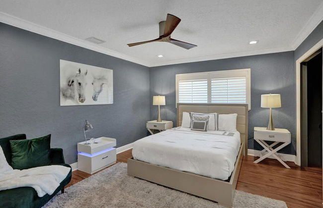 Luxe 4BR Waterfront w Htd Pool 5min to Beach - Foto 41