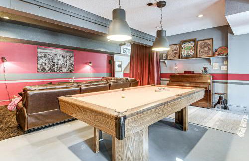 4,100-Sq-Ft Gem with Pool Table and Yard in Raleigh - Foto 26