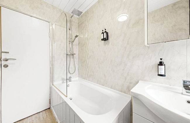 Warm Cosy Family Home With Free Parking - Foto 28