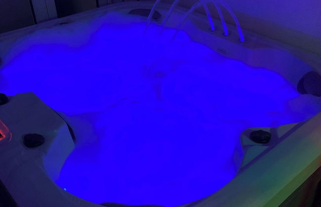 Relaxing Getaway With Hot Tub & Sauna Sleeps 6 - Foto 39