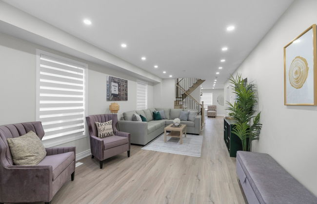 Beautiful House - On A Quiet Street - Photo 16