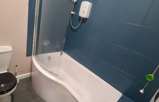 Charming 1-bed Apartment in Barnsley - Photo 6