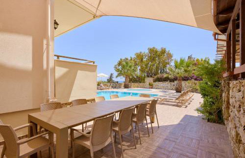 Family seaside Kladissos Villa with private heated pool! - Foto 47
