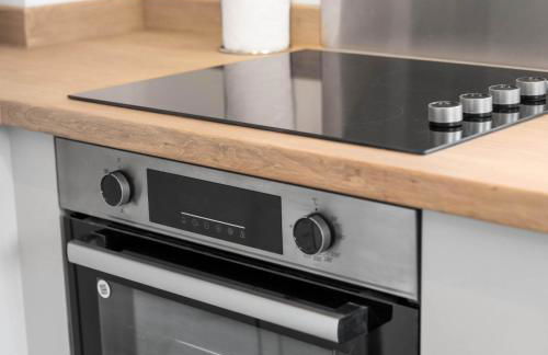 2 Bed Apartment - Sleeps 3 - Parking - Cradley Heath 54C - Foto 15