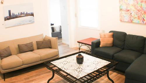 2BR - Parking - 5 Min to North Shore! - Foto 3