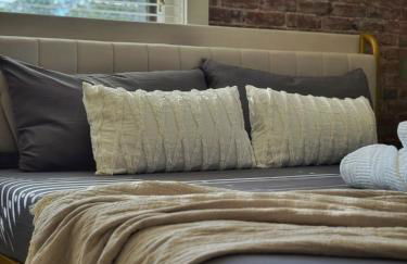 2 BEDS Free Parking Right Where You Want to Be - Foto 16