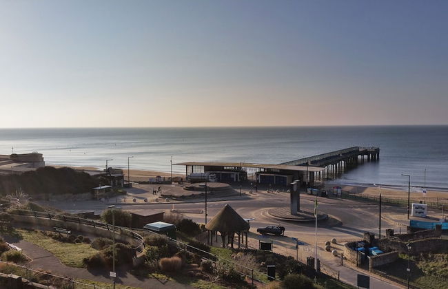 Beach Front 2-bed Apartment With Deck & BBQ - Foto 27