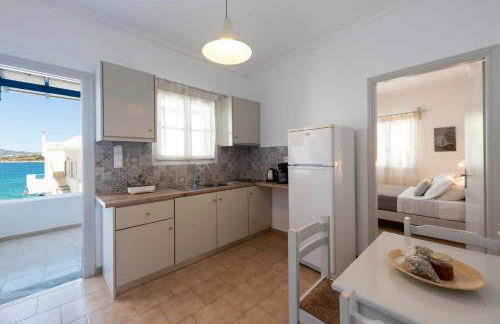 Helen's Minimal Studios & Apartments - Photo 22