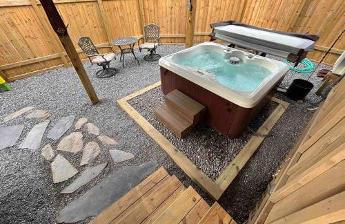 Blissful Nook Tiny Home, Cozy Retreat, Hot Tub, Close to Town, Deep Creek, & Entrance to National Park - Foto 22