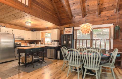 Respite at Big Canoe - Wood-burning fireplace bright interiors Wifi - Foto 4