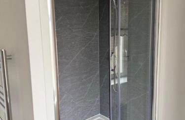 Town Centre Cosy Flat - Photo 3