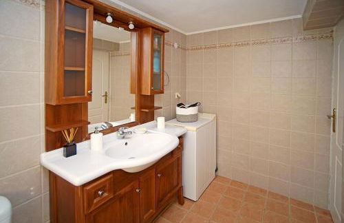 A View from the Attic Window. Kyparissia, Messinia - Foto 17