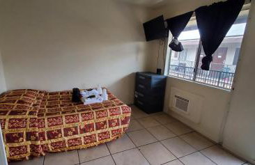 Crown Inn & Suites - Foto 16