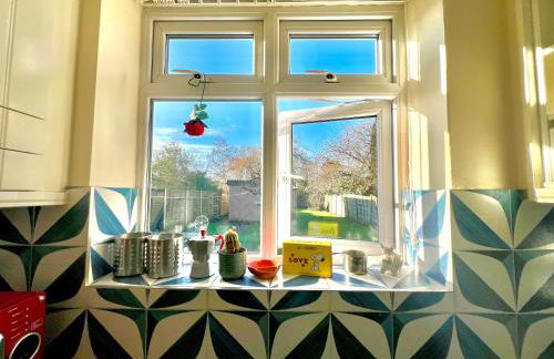 Spacious 3-Bed Family Retreat with Cosy Living and Garden! Free parking - Foto 15