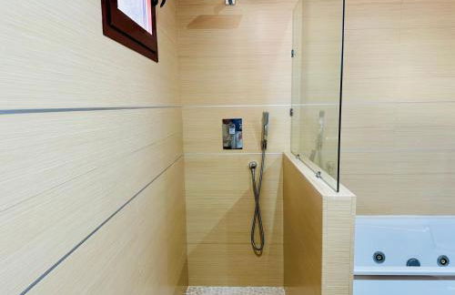 Lux Villa with Year-Round Heated Pool & Game Room - Foto 49