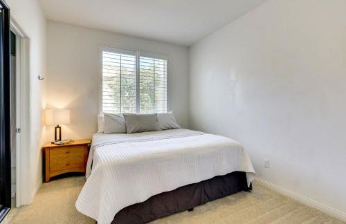 Walk to Public Transit Oceanside Home with Balcony - Photo 18