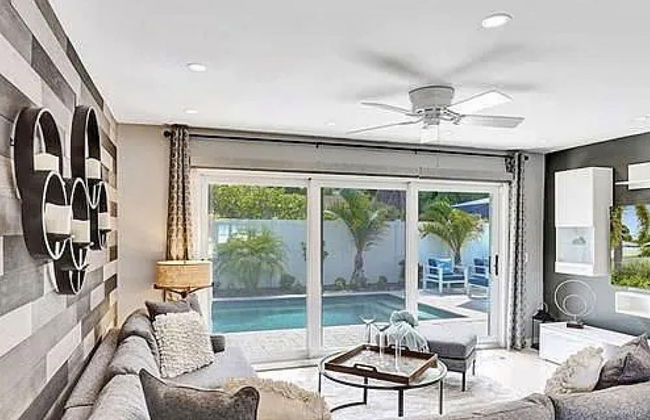 Beach Bliss 10 Mins to Waves 3BR Oasis With Pool - Foto 64