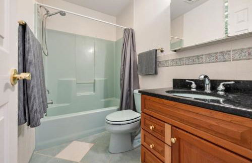 Secluded 9BR Getaway, Pool, Hot Tub & Huge Deck - Foto 61