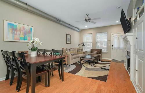 Large Townhouse, Walk to All! King Beds-Highlands - Foto 3