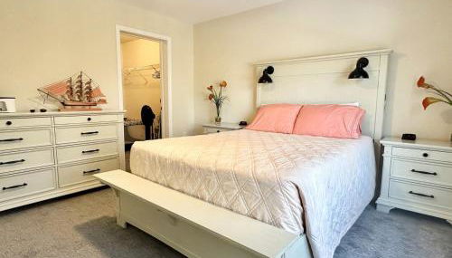 5BR Waterfront Hot Tub Kids Playscape Pets Family Compound! - Foto 5