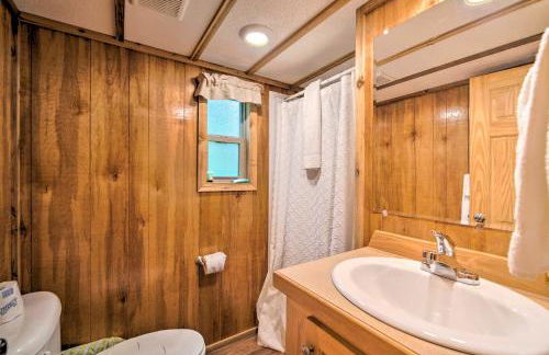 Welcoming Home Unit 6, On-Site River Access! - Foto 13