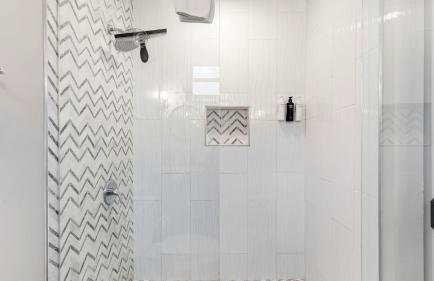 Luxe Backyard Oasis w/ Hot Tub Chic Design South Park Sanctuary - Foto 28