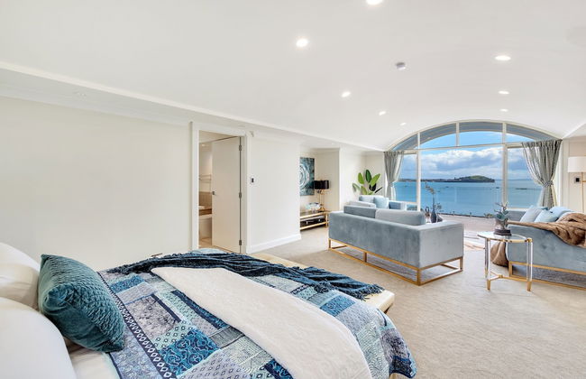 Magnificent Harbour View Villa in Orakei - Photo 5