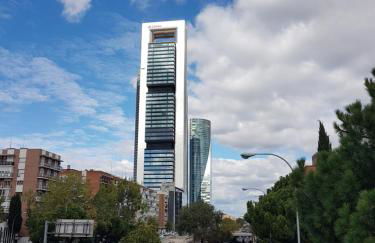 Bonito Apto Cinco Torres Plaza Castilla - Foto 65