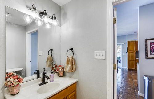 Views and Private Dock Lake of the Ozarks Retreat! - Foto 11