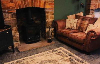 HOT TUB - Miners Cottage - edge of Brecon Beacons National Park - Heritage Town - Foto 37