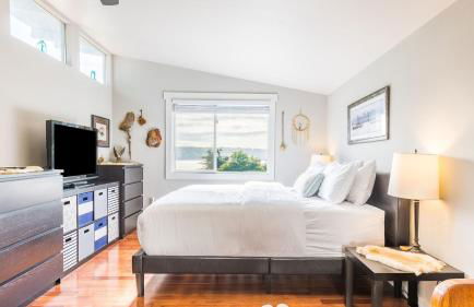 Wolf Beach Cottage by Avantstay Harbor Views - Photo 30