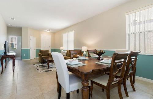 8 miles to Disney, 20 miles Universal, private pool, pool table, washer, dryer, cable, wifi, roku - Foto 8