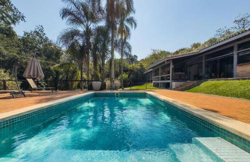Casa térrea de alto padrão com piscina e cozinha de cinema na Granja Viana - Foto 2