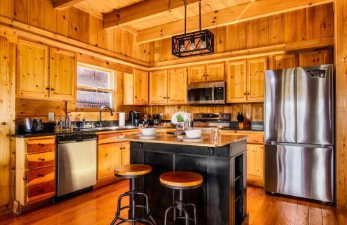 Splashtacular: Indoor Pool~Gorgeous Views~HotTub~GameRoom~Resort - Photo 30