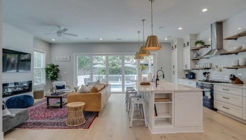 Stayin Sandy LUXE Custom Home Private Pool Bikes Walk to Beach Pets - Foto 5, pet friendly