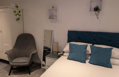 Sittingbourne 1 bed self-contained annex, with parking - Photo 4