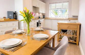 Seascape Lyme Regis - 2 minute walk to sea front - Photo 1