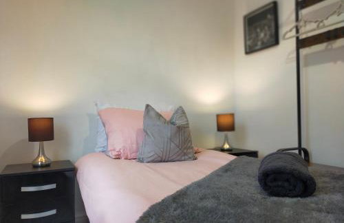 Newly Renovated 3 Bedroom House, 6 beds with 2 showers, near University Town Centre - Foto 30