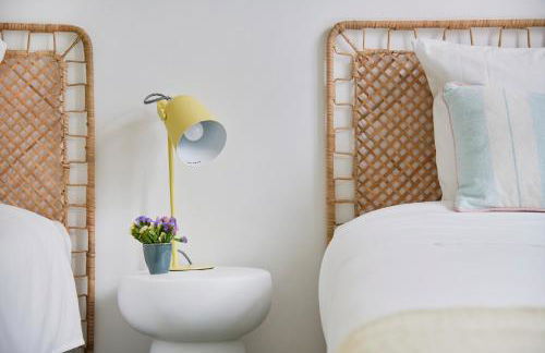 Beachside Modern Flat with AC, By TimeCooler - Foto 38