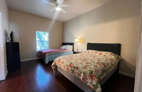 Comfortable 2-Queen Suite Near Hospital WB3 - Photo 13