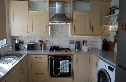 In Our Liverpool Home Sleeps 5 in 2 Double & 1 Single Bedrooms - Foto 19