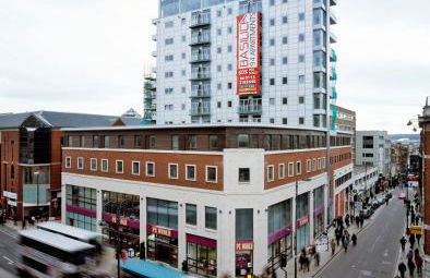 Award Winner of 2026 &2025 traveller & Best guest rated apartment, two bedroom, #1 Leeds city centres most central location, Great 180 degree views,balcony , PARKING onsite, Netflix & WiFi - Foto 11