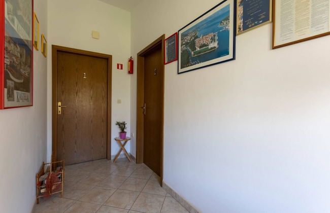 Bright and Spacious Apartment With Terrace in Kastel Stafilic - Foto 1