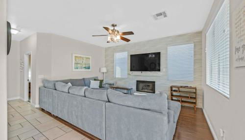 Stunning 4BR Getaway w Pool, Hot Tub, & Firepit - Foto 2