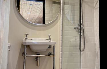 Hares Retreat - Middle Cabin - Photo 7