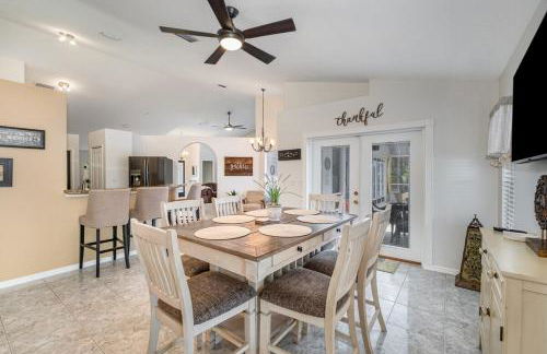 Elegant 4BR Pool Sanctuary - Ideal for Work or Play! - Foto 18