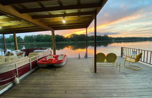 Lakefront Fort Towson Home Private Dock and 3 Decks - Foto 36