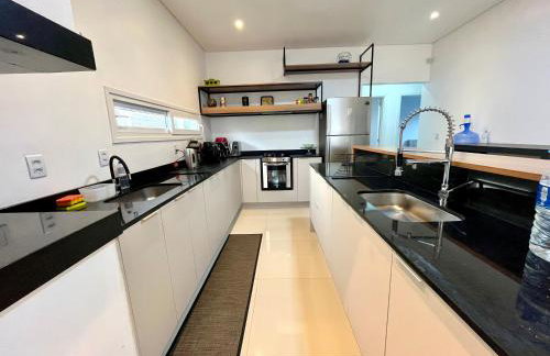 Casa de Praia Nova em Mariluz com Suíte! - Foto 29