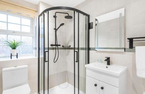 The Roost Group - 8-Bed Home, 5 Mins to M25&A13 - Foto 18